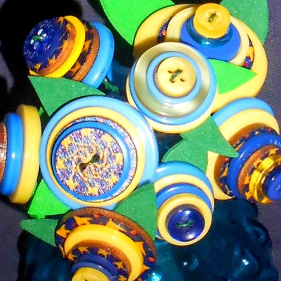 "Stars for Eyes" Handmade Button Bouquet - Picture 4 of 10